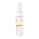 A-derma Protect Sprej SPF50+ 200 ml u sjeni uz travu